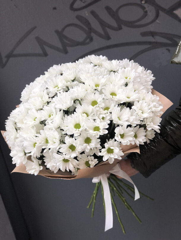 Букет из ромашек, артикул F1413204 - 3575 рублей, доставка по городу. Flawery - доставка цветов