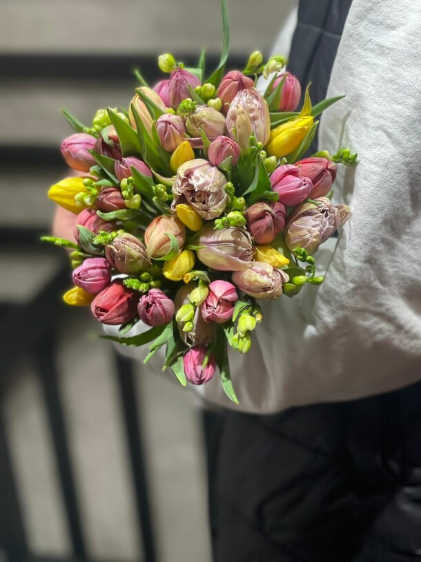 Фрезия, артикул F1179851 - 28274 рублей, доставка по городу. Flawery - доставка цветов