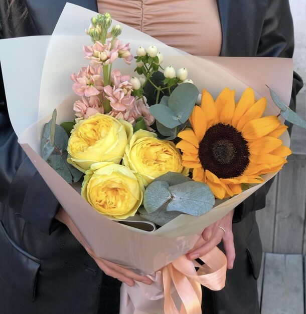 Дружба навеки, артикул F1180669 - 9836 рублей, доставка по городу. Flawery - доставка цветов