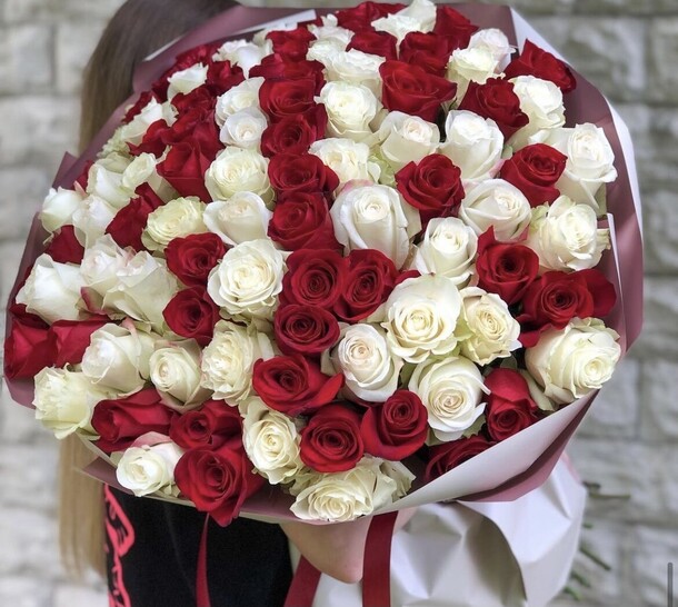 Красно-белое, артикул F1180854 - 74052 рублей, доставка по городу. Flawery - доставка цветов