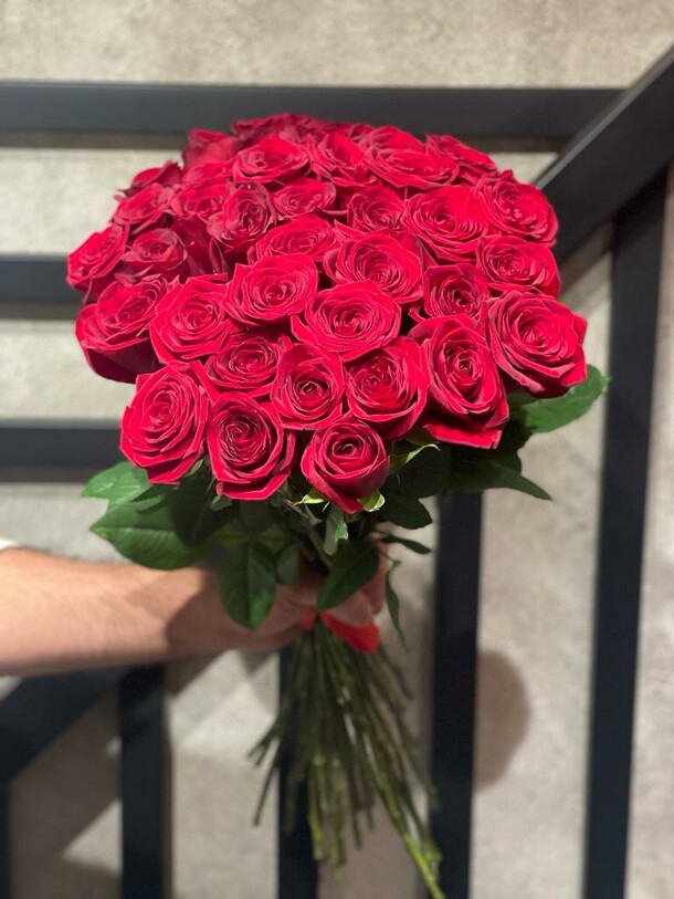 35 роз, артикул F1181673 - 39307 рублей, доставка по городу. Flawery - доставка цветов