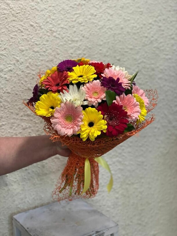 Букет из гербер, артикул F1188599 - 10447 рублей, доставка по городу. Flawery - доставка цветов