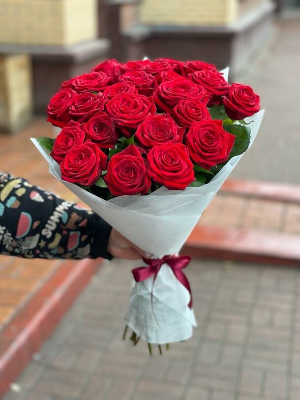 Букет из 23 красных роз, артикул F1188907 - 11773 рублей, доставка по городу. Flawery - доставка цветов