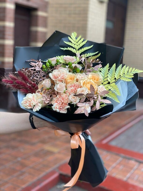 Букет реверанс, артикул F1189053 - 14812 рублей, доставка по городу. Flawery - доставка цветов