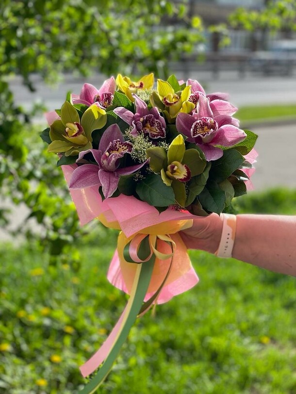 Букет из орхидей, артикул F1189716 - 13867 рублей, доставка по городу. Flawery - доставка цветов