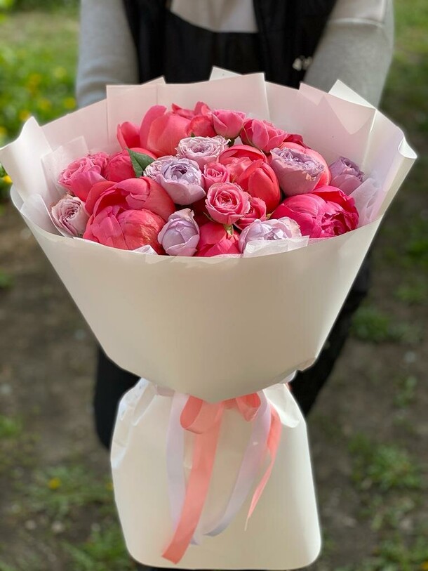 Букет "нежные объятия", артикул F1189719 - 28485 рублей, доставка по городу. Flawery - доставка цветов