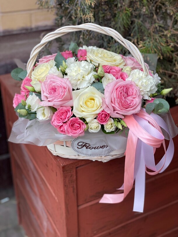 Корзина цветов "отражение красоты ", артикул F1189737 - 18040 рублей, доставка по городу. Flawery - доставка цветов