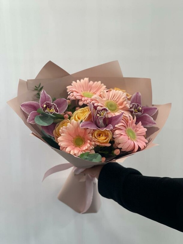 Букет с орхидеями, артикул F1190029 - 9497 рублей, доставка по городу. Flawery - доставка цветов