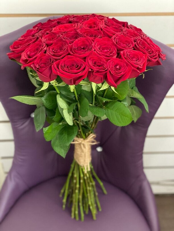 Букет из 35 красных роз, артикул F1190078 - 19369 рублей, доставка по городу. Flawery - доставка цветов