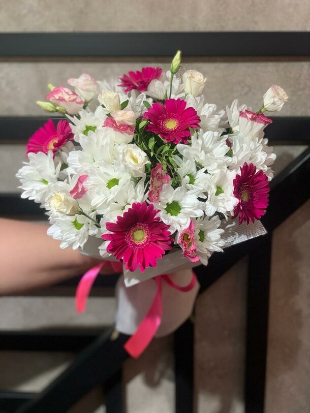 Восхищенный взгляд, артикул F1190158 - 13253 рублей, доставка по городу. Flawery - доставка цветов