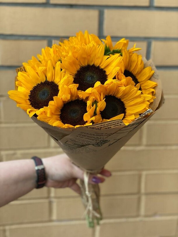 Солнышко в руках, артикул F1190204 - 8550 рублей, доставка по городу. Flawery - доставка цветов