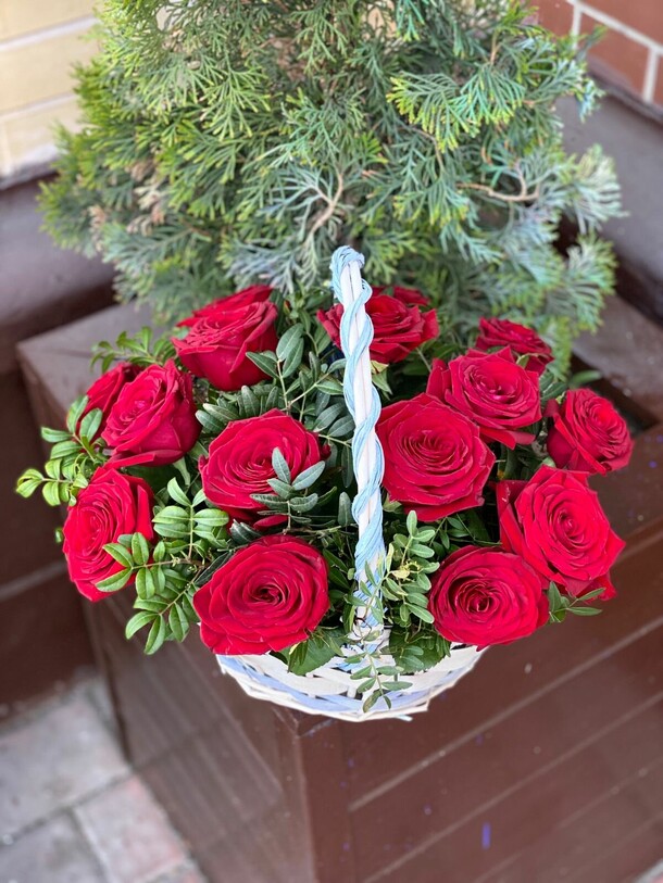 Корзина из 15 роз, артикул F1190322 - 20468 рублей, доставка по городу. Flawery - доставка цветов