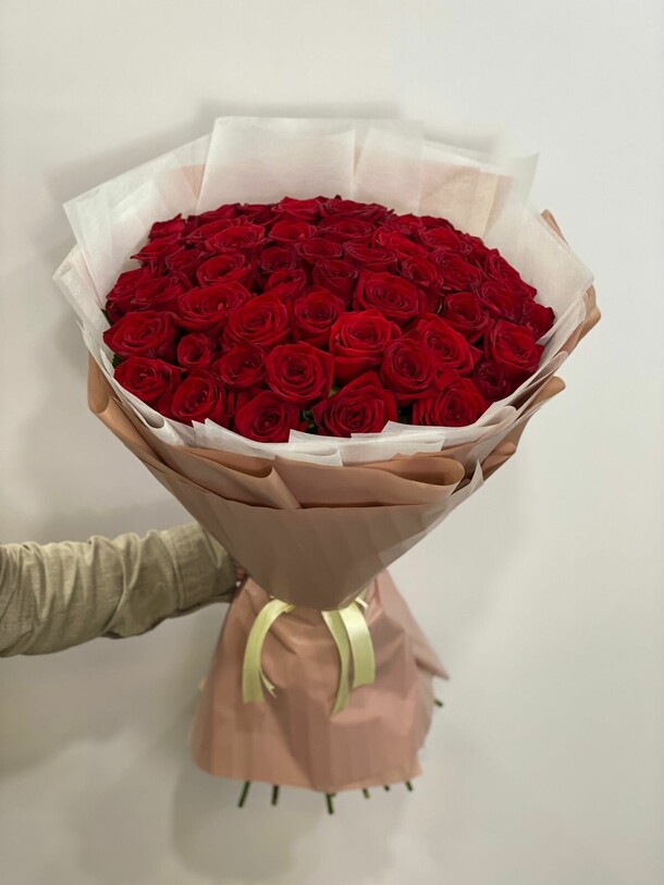 Букет из 51 красной розы, артикул F1190381 - 29242 рублей, доставка по городу. Flawery - доставка цветов