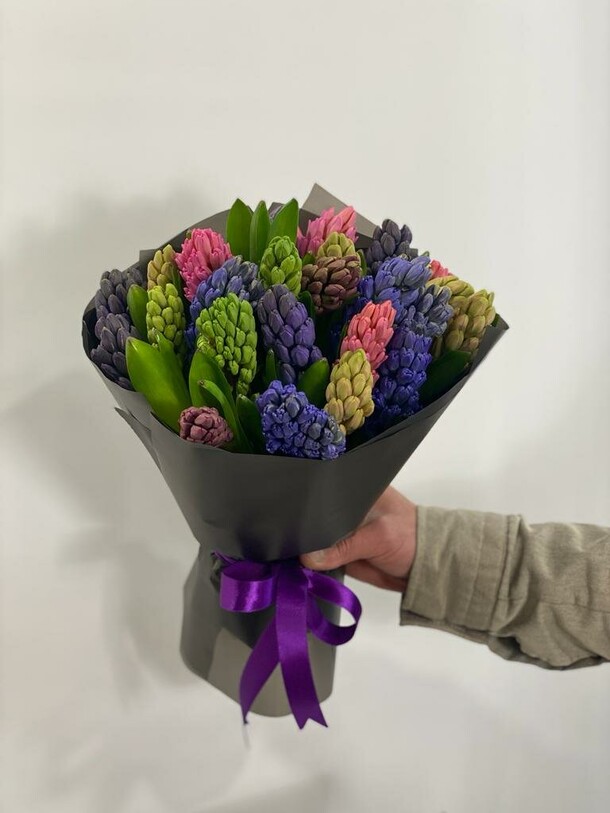 Букет из 23 гиацинтов, артикул F1190382 - 15753 рублей, доставка по городу. Flawery - доставка цветов