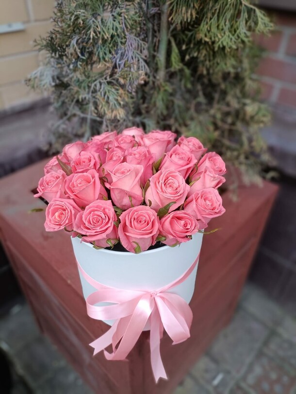 Композиция из 25 розовых роз, артикул F1190387 - 20127 рублей, доставка по городу. Flawery - доставка цветов