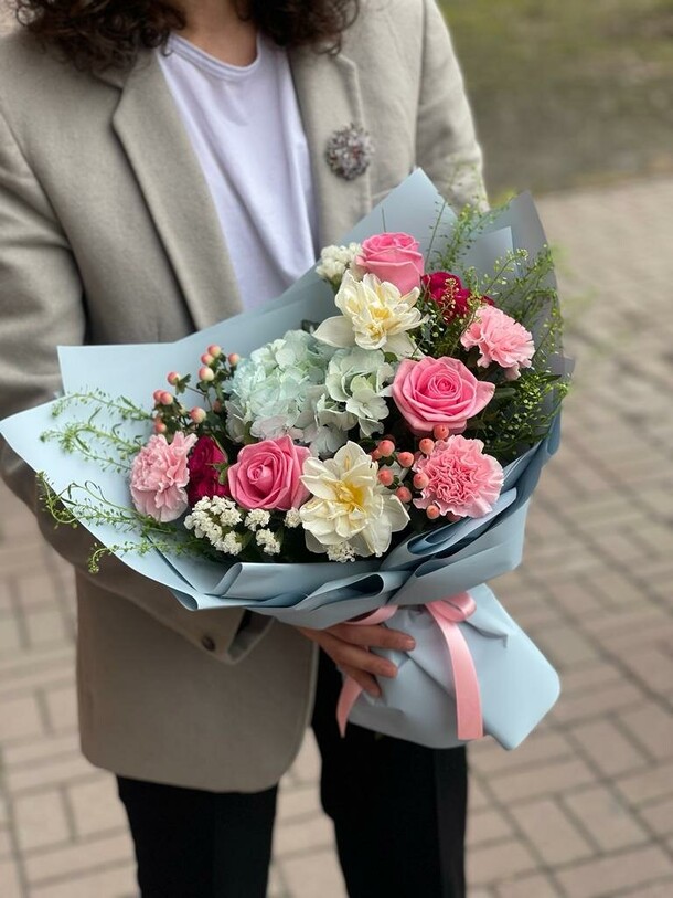 Букет "бал цветов", артикул F1190439 - 13673 рублей, доставка по городу. Flawery - доставка цветов