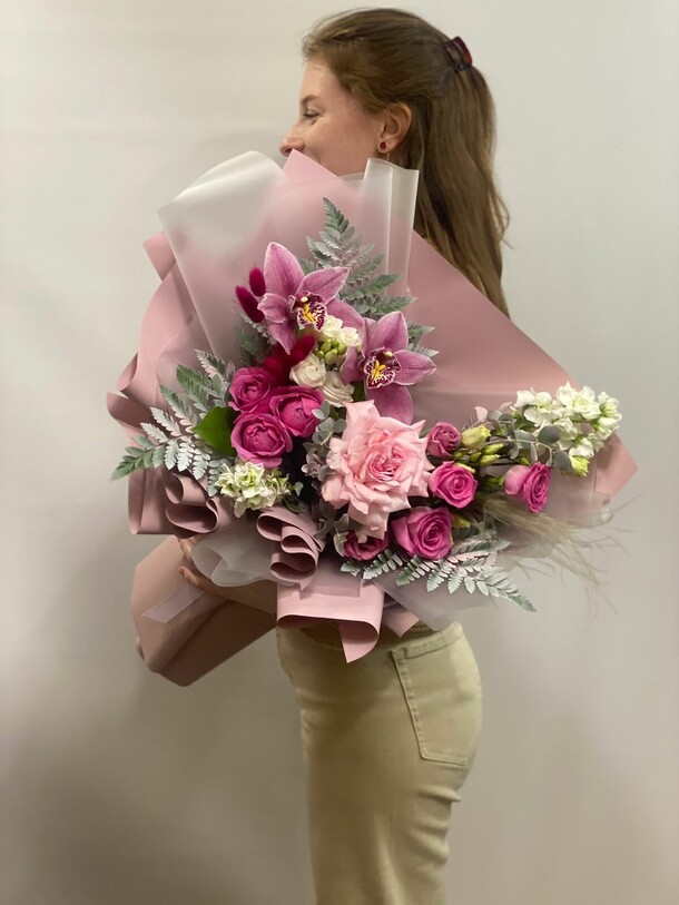 Букет "волнующая встреча ", артикул F1190487 - 19746 рублей, доставка по городу. Flawery - доставка цветов