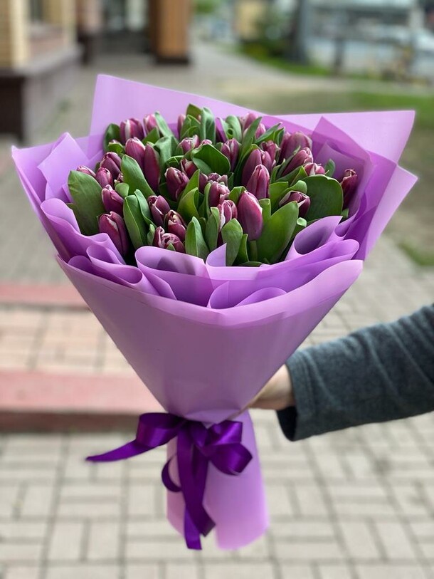 Букет из 35 тюльпанов, артикул F1190997 - 14432 рублей, доставка по городу. Flawery - доставка цветов