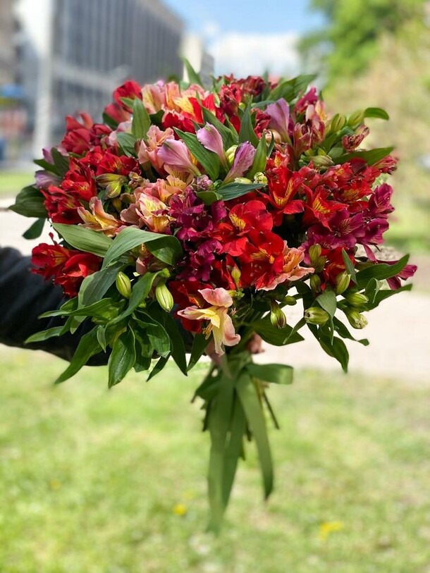 Букет "радость встречи", артикул F1191131 - 17471 рублей, доставка по городу. Flawery - доставка цветов