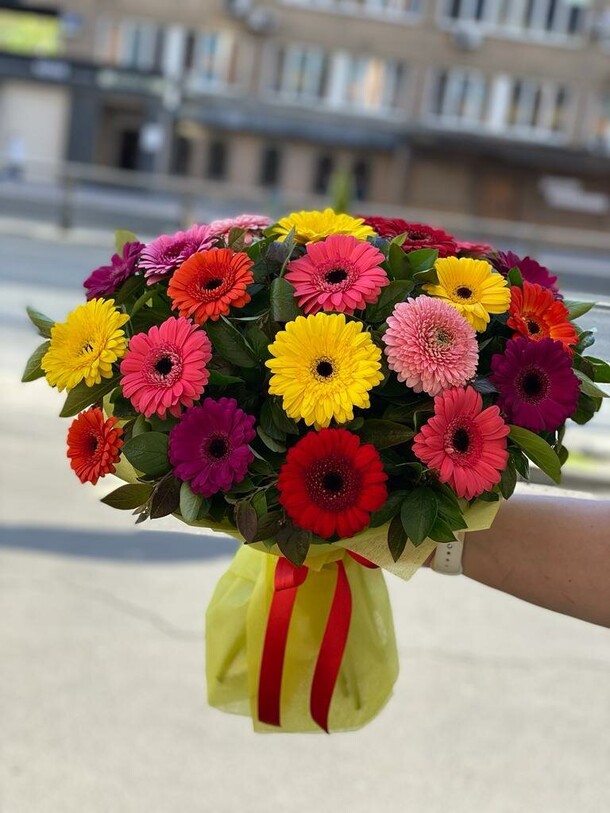 Букет " цветочный шторм", артикул F1191207 - 12346 рублей, доставка по городу. Flawery - доставка цветов