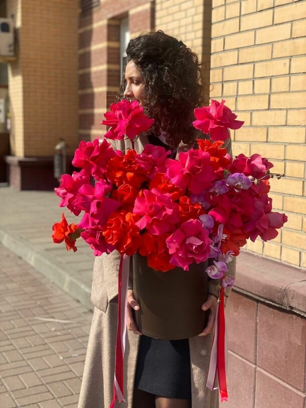 Композиция "ритмы фламенко", артикул F1191339 - 51644 рублей, доставка по городу. Flawery - доставка цветов