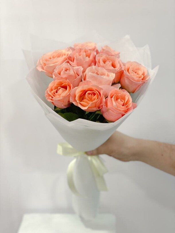 Букет из персиковых роз, артикул F1191468 - 7975 рублей, доставка по городу. Flawery - доставка цветов