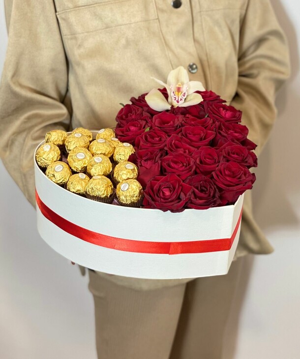 Композиция "сладкое сердце", артикул F1191588 - 19746 рублей, доставка по городу. Flawery - доставка цветов