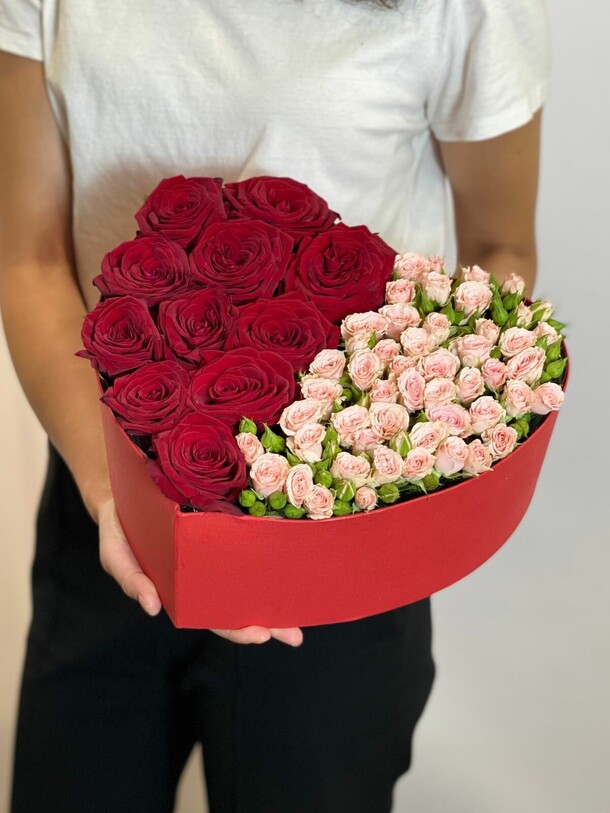 Композиция "сердце роз", артикул F1191590 - 14432 рублей, доставка по городу. Flawery - доставка цветов