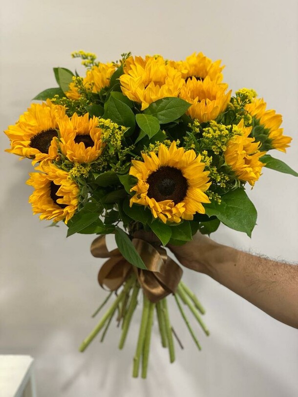 Букет "поцелуй солнца", артикул F1193231 - 15192 рублей, доставка по городу. Flawery - доставка цветов