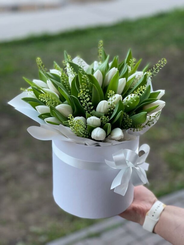 Композиция "стильные тюльпаны", артикул F1193233 - 14432 рублей, доставка по городу. Flawery - доставка цветов