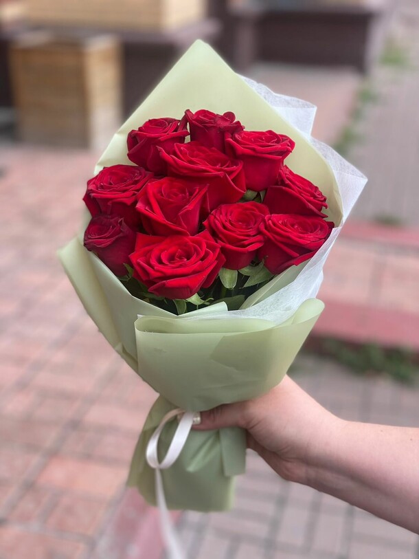 Букет из 11 роз, артикул F1201340 - 8163 рублей, доставка по городу. Flawery - доставка цветов