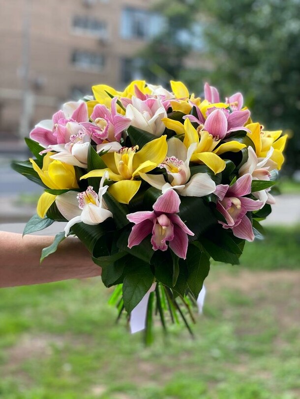 Букет "феерия чувств", артикул F1203098 - 24878 рублей, доставка по городу. Flawery - доставка цветов