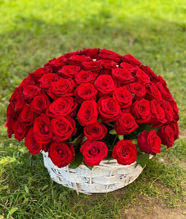 Корзина из 101 розы "для тебя", артикул F1208541 - 51460 рублей, доставка по городу. Flawery - доставка цветов