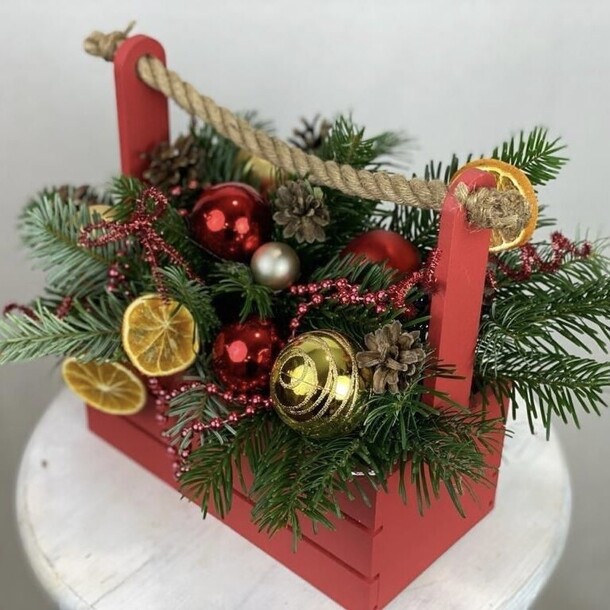 Ящичек от деда мороза, артикул F1232930 - 4760 рублей, доставка по городу. Flawery - доставка цветов