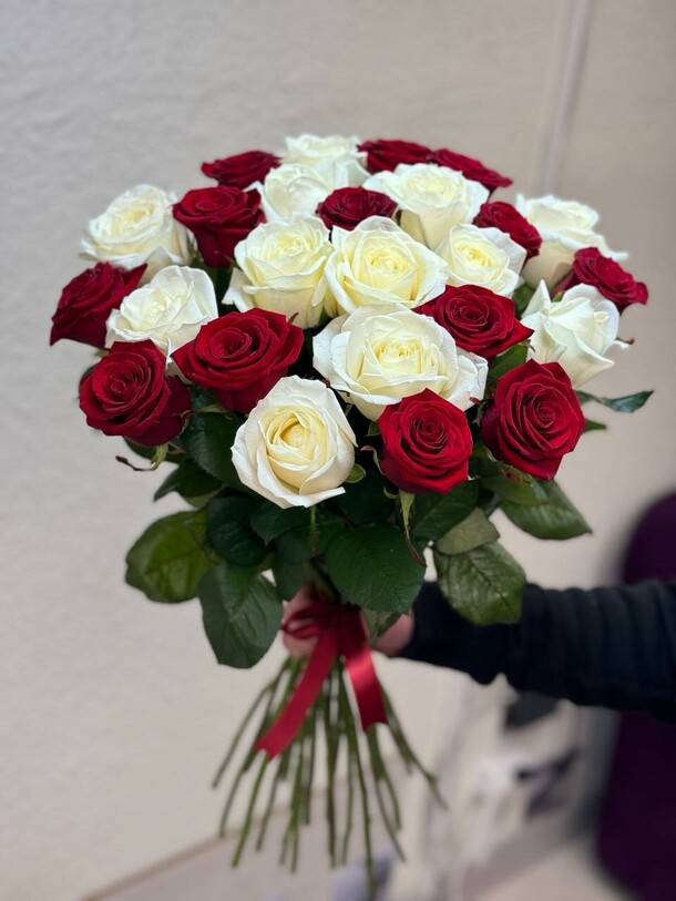 Рэд вайт, артикул F1243038 - 13560 рублей, доставка по городу. Flawery - доставка цветов