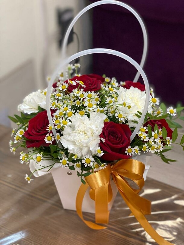 Для неё, артикул F1243395 - 9957 рублей, доставка по городу. Flawery - доставка цветов