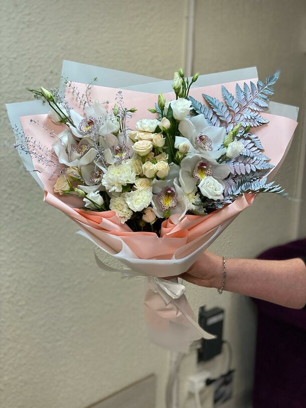 Леди в голубом, артикул F1244652 - 14124 рублей, доставка по городу. Flawery - доставка цветов