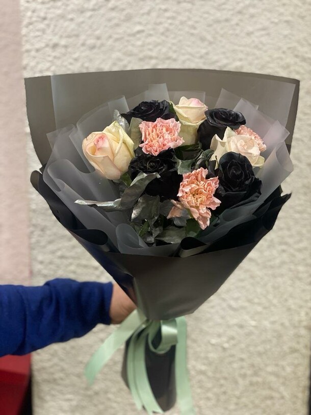 Черный лебедь, артикул F1245516 - 7989 рублей, доставка по городу. Flawery - доставка цветов