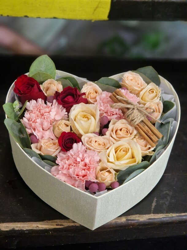 Сердце микс, артикул F1249895 - 14653 рублей, доставка по городу. Flawery - доставка цветов