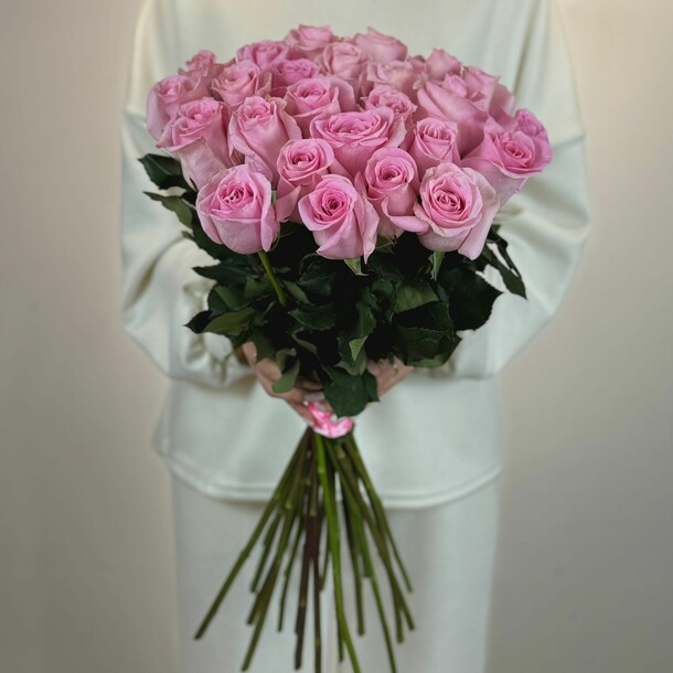 Букет из 25 розовых роз, артикул F1269854 - 20398 рублей, доставка по городу. Flawery - доставка цветов