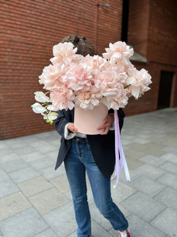 Реверанс, артикул F1269953 - 39513 рублей, доставка по городу. Flawery - доставка цветов