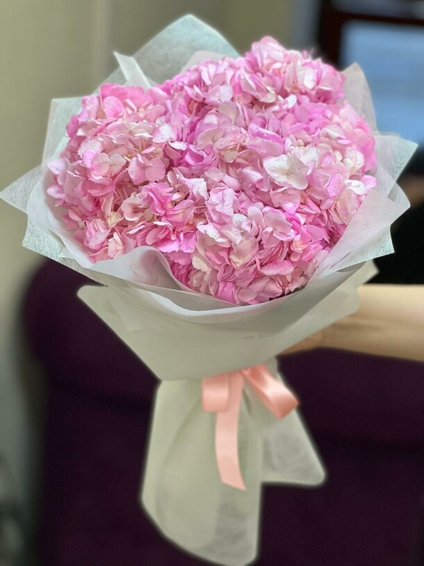 Розовая гортензия, артикул F1274249 - 7944 рублей, доставка по городу. Flawery - доставка цветов