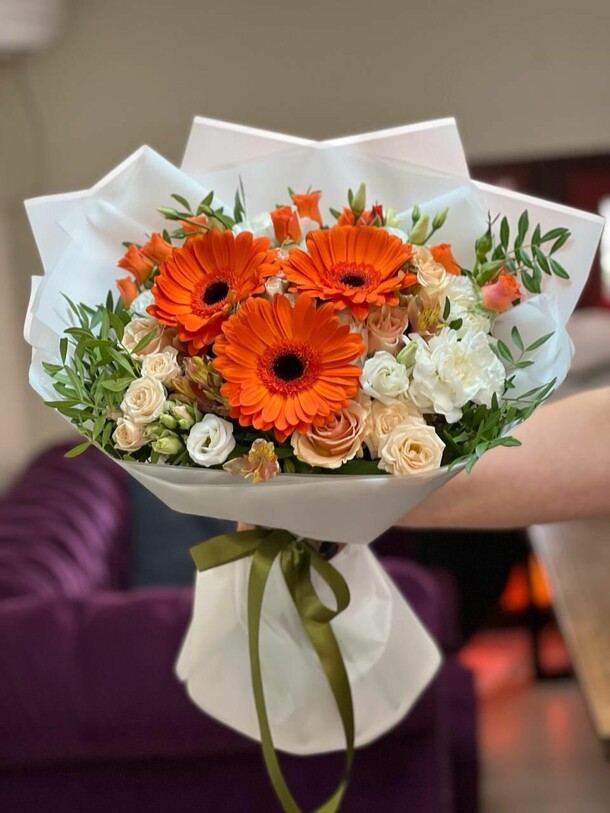 На заре, артикул F1274371 - 9501 рублей, доставка по городу. Flawery - доставка цветов