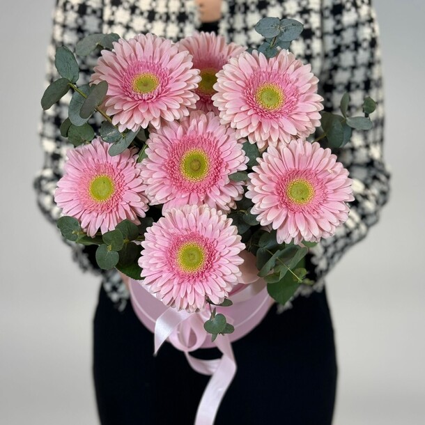 Композиция из 7 розовых гербер, артикул F1277343 - 5828 рублей, доставка по городу. Flawery - доставка цветов