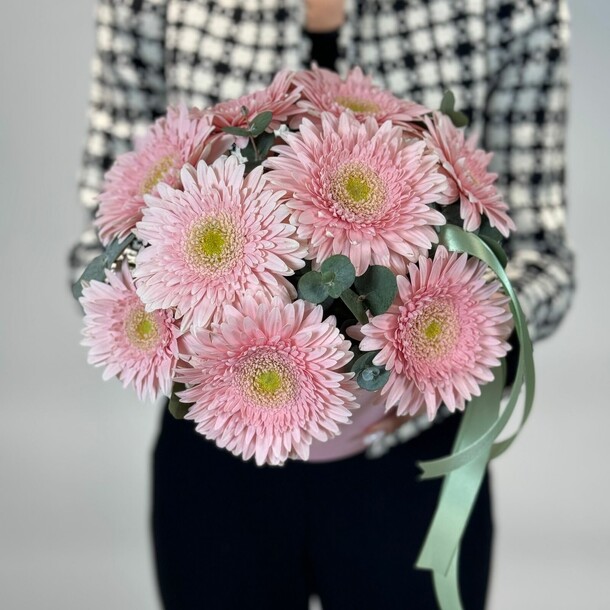 Композиция из 9 розовых гербер, артикул F1277346 - 6430 рублей, доставка по городу. Flawery - доставка цветов