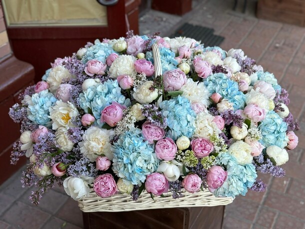 Корзина "океан цветов", артикул F1286627 - 135496 рублей, доставка по городу. Flawery - доставка цветов