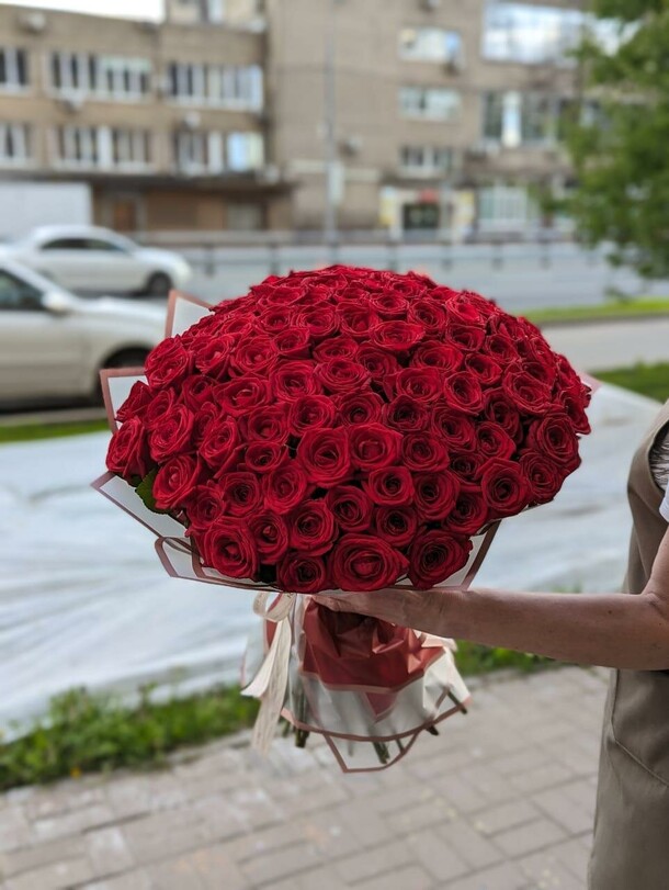 101 алая роза, артикул F1286661 - 56514 рублей, доставка по городу. Flawery - доставка цветов