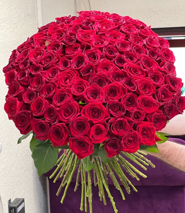 101 роза любимой, артикул F1286683 - 62359 рублей, доставка по городу. Flawery - доставка цветов