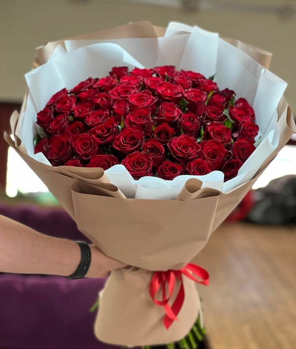 51 алая роза, артикул F1286727 - 33891 рублей, доставка по городу. Flawery - доставка цветов