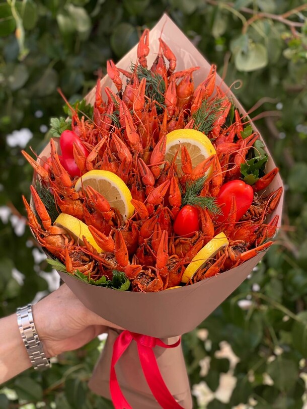 Букет из вареных раков, артикул F1286843 - 28878 рублей, доставка по городу. Flawery - доставка цветов